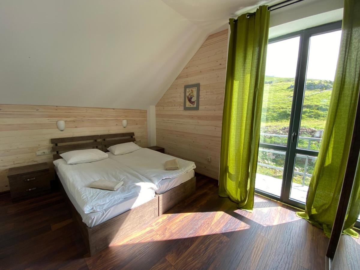 Mountain Cricket Chalets And Apartments Gudauri Luaran gambar
