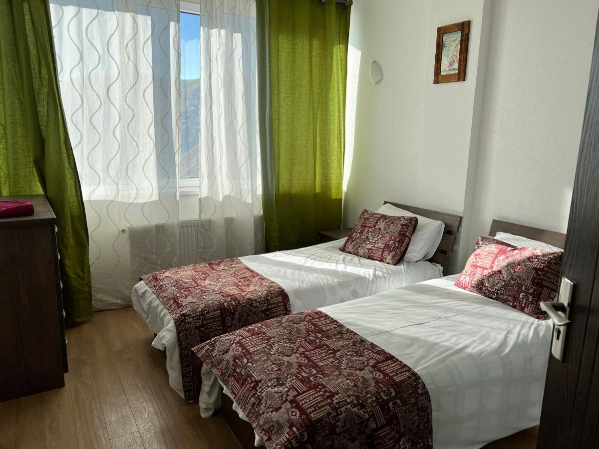 Mountain Cricket Chalets And Apartments Gudauri Luaran gambar