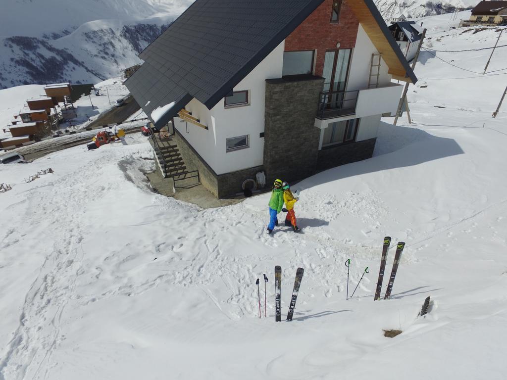 Mountain Cricket Chalets And Apartments Gudauri Luaran gambar